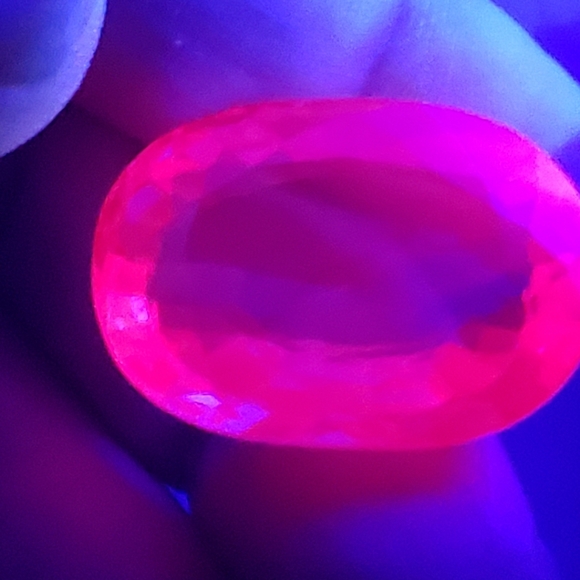 Ruby gemstone - Picture 3 of 15